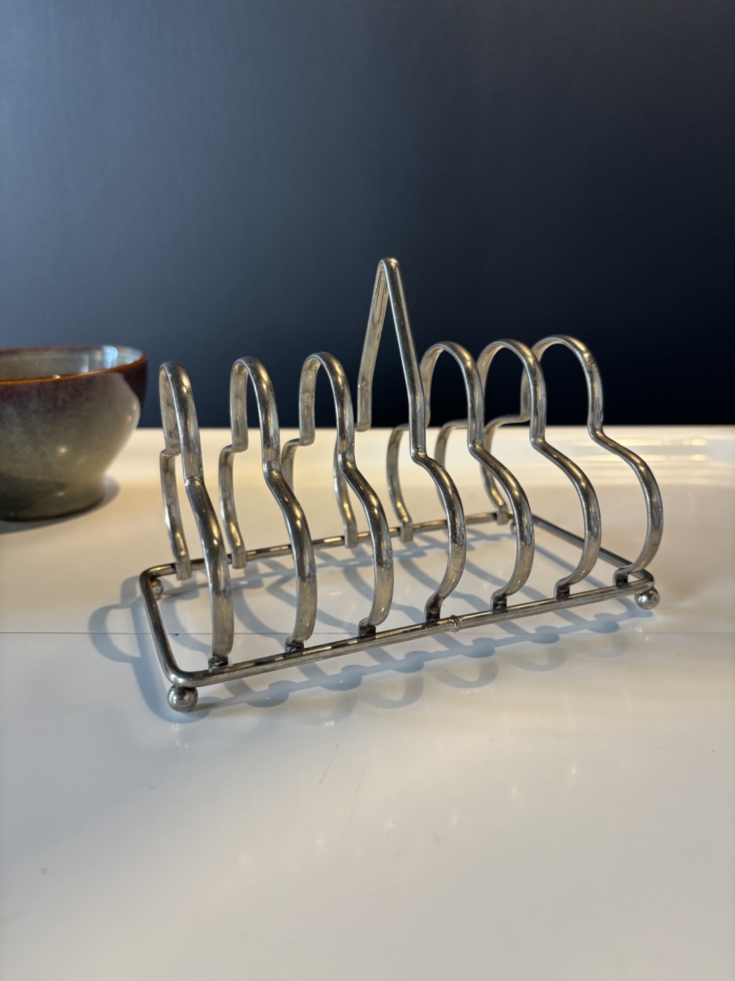 Range-toast vintage en métal argenté