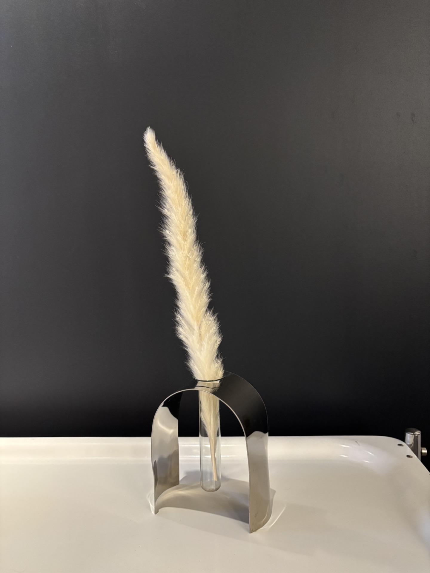 Soliflore en métal chromé avec tube en verre transparent