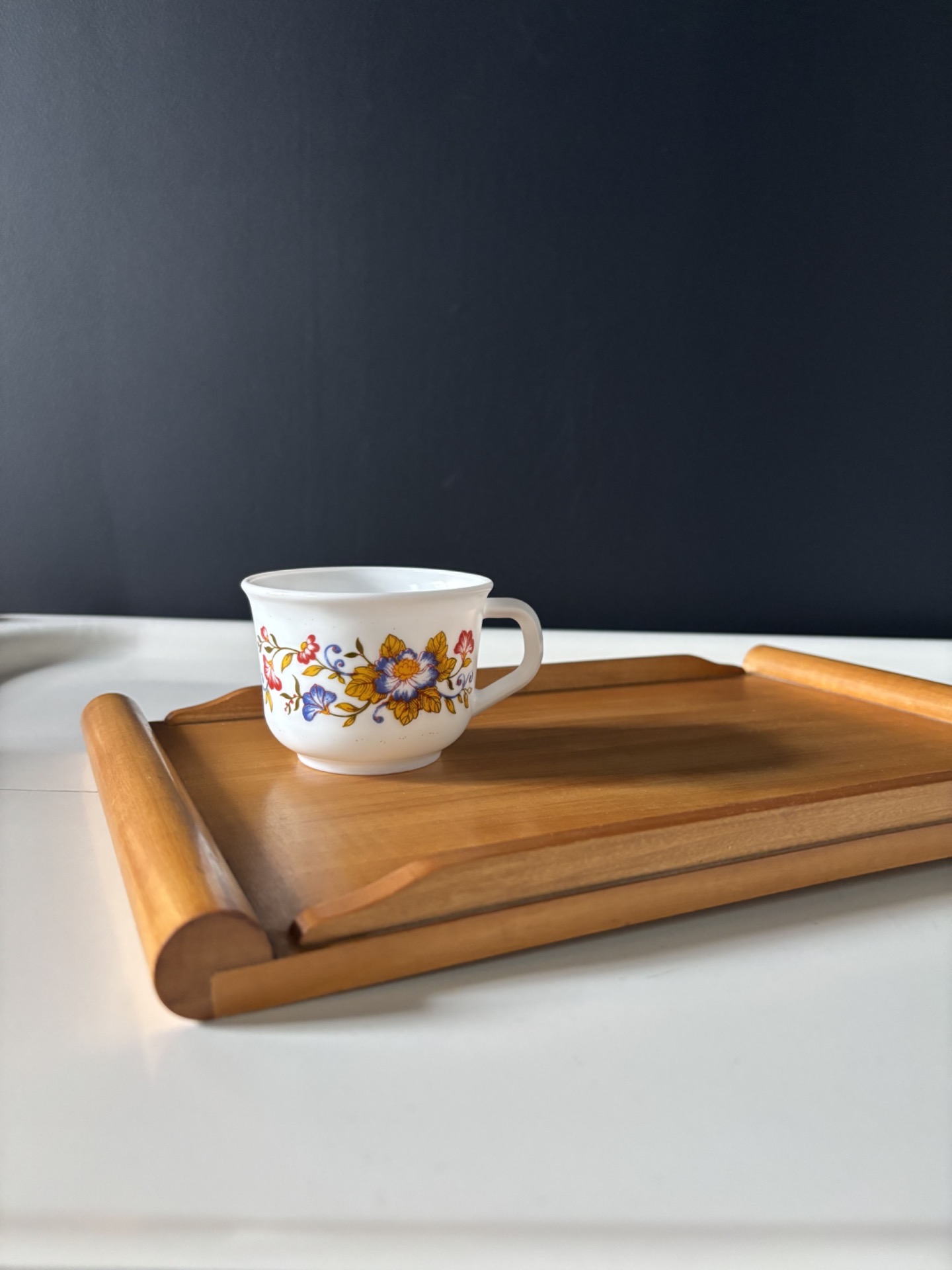Plateau bois vintage scandinave années 60 poignées cylindriques — La Cocotte en Papier
